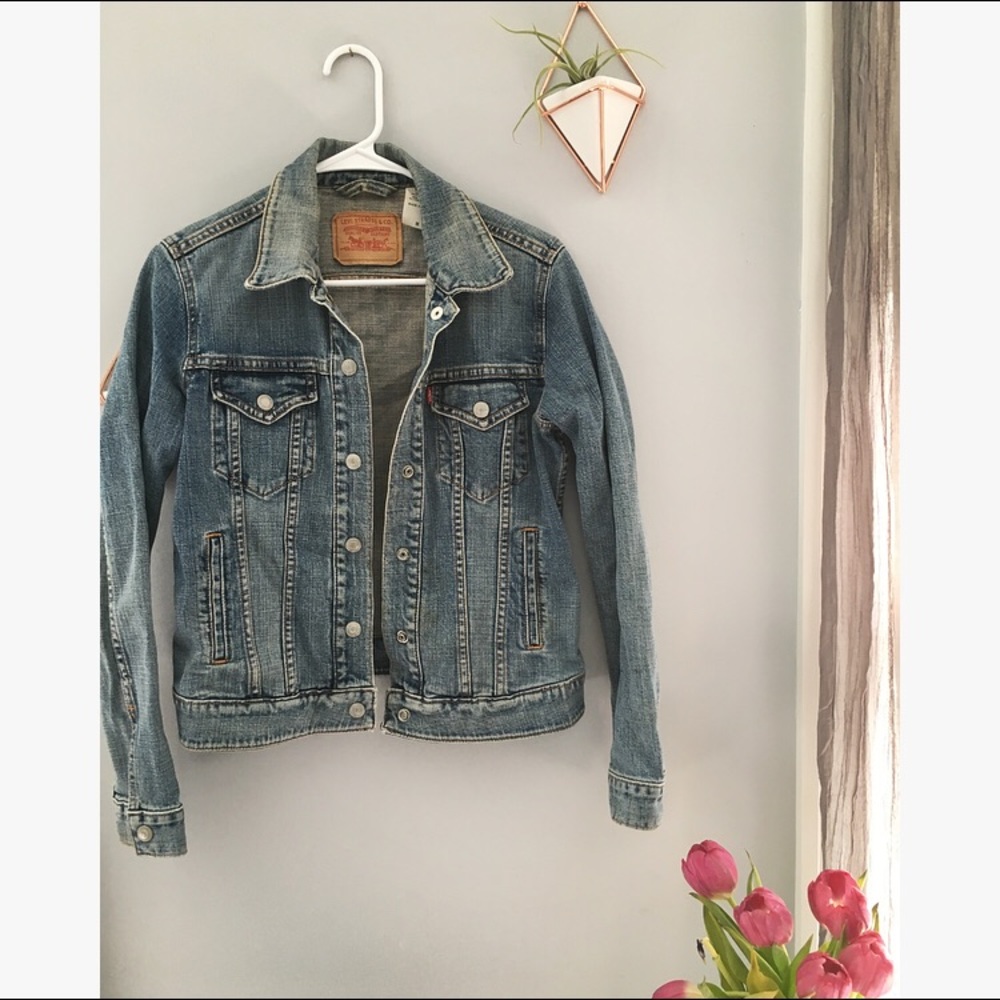 Vintage Levi’s denim jacket!